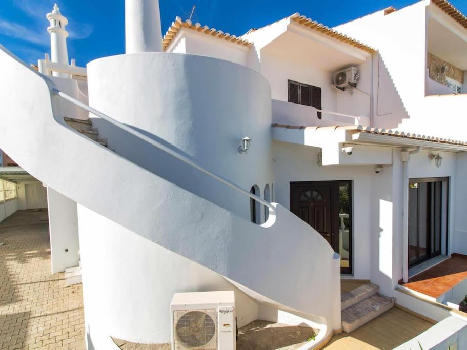 Villa Dogueno- Privat Pool & Privacy & Albufeira Center Bagian luar foto