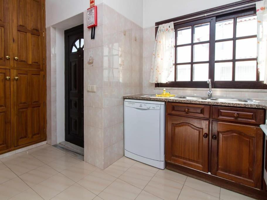 Villa Dogueno- Privat Pool & Privacy & Albufeira Center Bagian luar foto
