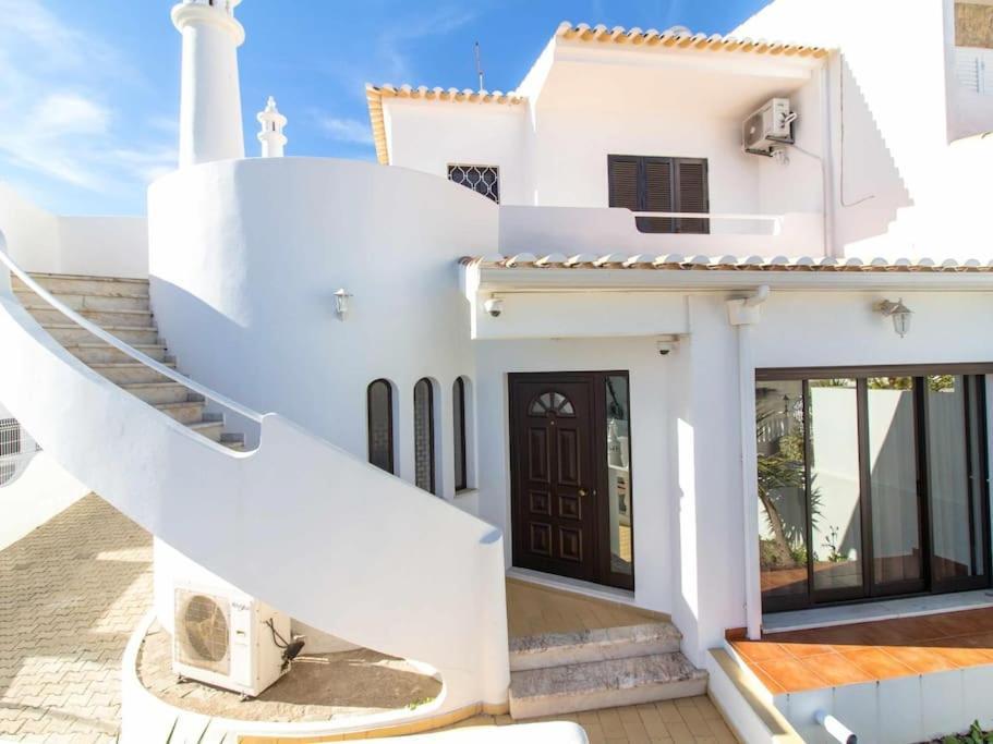 Villa Dogueno- Privat Pool & Privacy & Albufeira Center Bagian luar foto