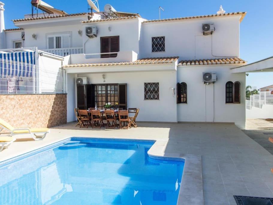 Villa Dogueno- Privat Pool & Privacy & Albufeira Center Bagian luar foto